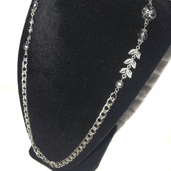 Silver-toned Flower Necklace - Picture 4 of 4